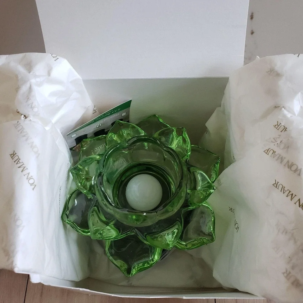 Gerson International Green Glass Flower LED Accent Lamp Rotating Battery 5.12 In